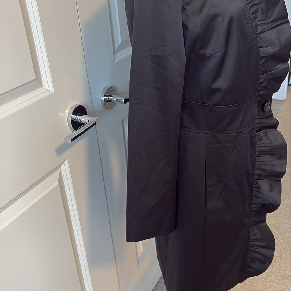 Chic Black Ruffled Coat - Picture 4 of 6